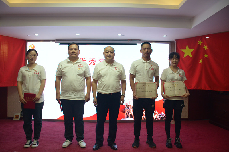 中共湖北汇鑫建设集团委员会  纪念建党一百周年暨“七一”表彰大会(图7)