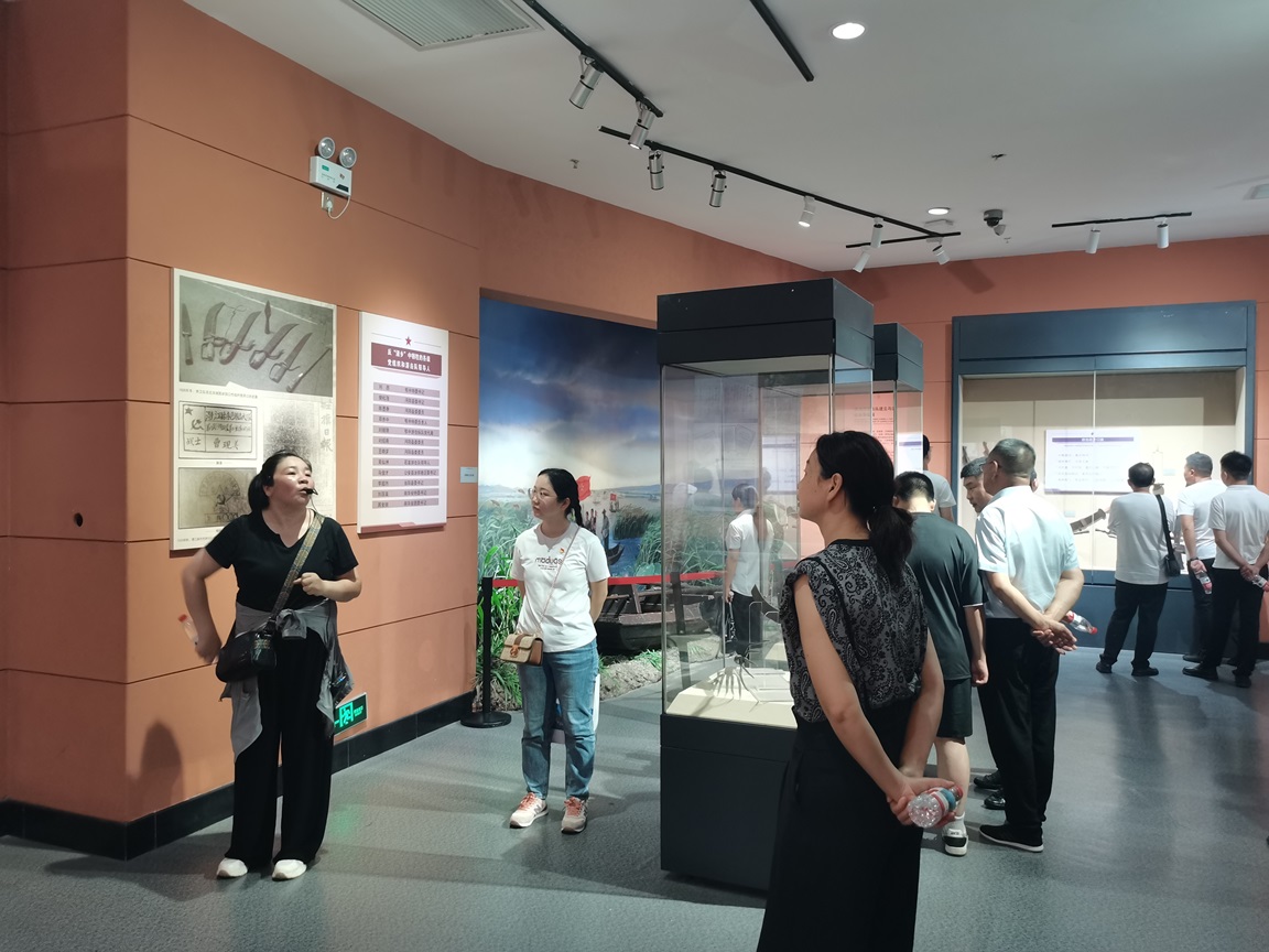 中共湖北汇鑫建设集团委员会庆祝建党104周年 红色教育活动(图2)