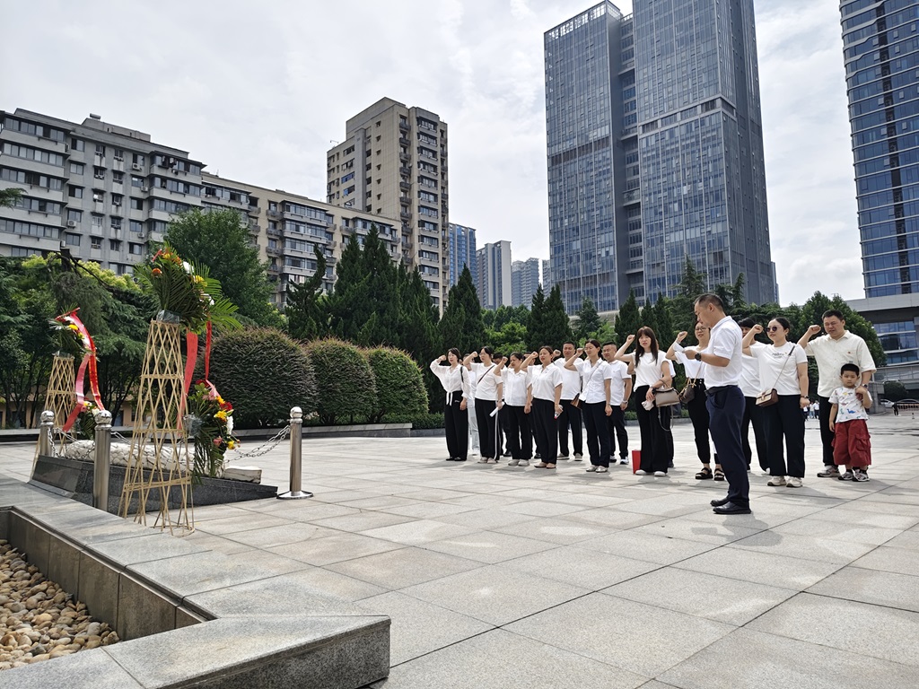 中共湖北汇鑫建设集团委员会-庆祝建党105周年 红色教育活动(图3) 中共湖北汇鑫建设集团委员会-庆祝建党105周年 红色教育活动(图3)